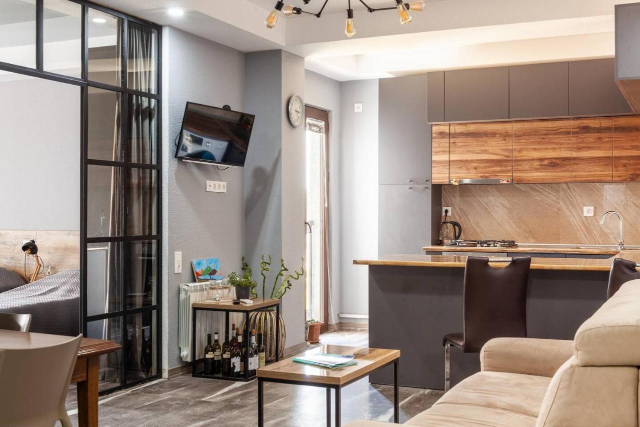 Veli Group Apartment In Old City كوتايسي المظهر الخارجي الصورة