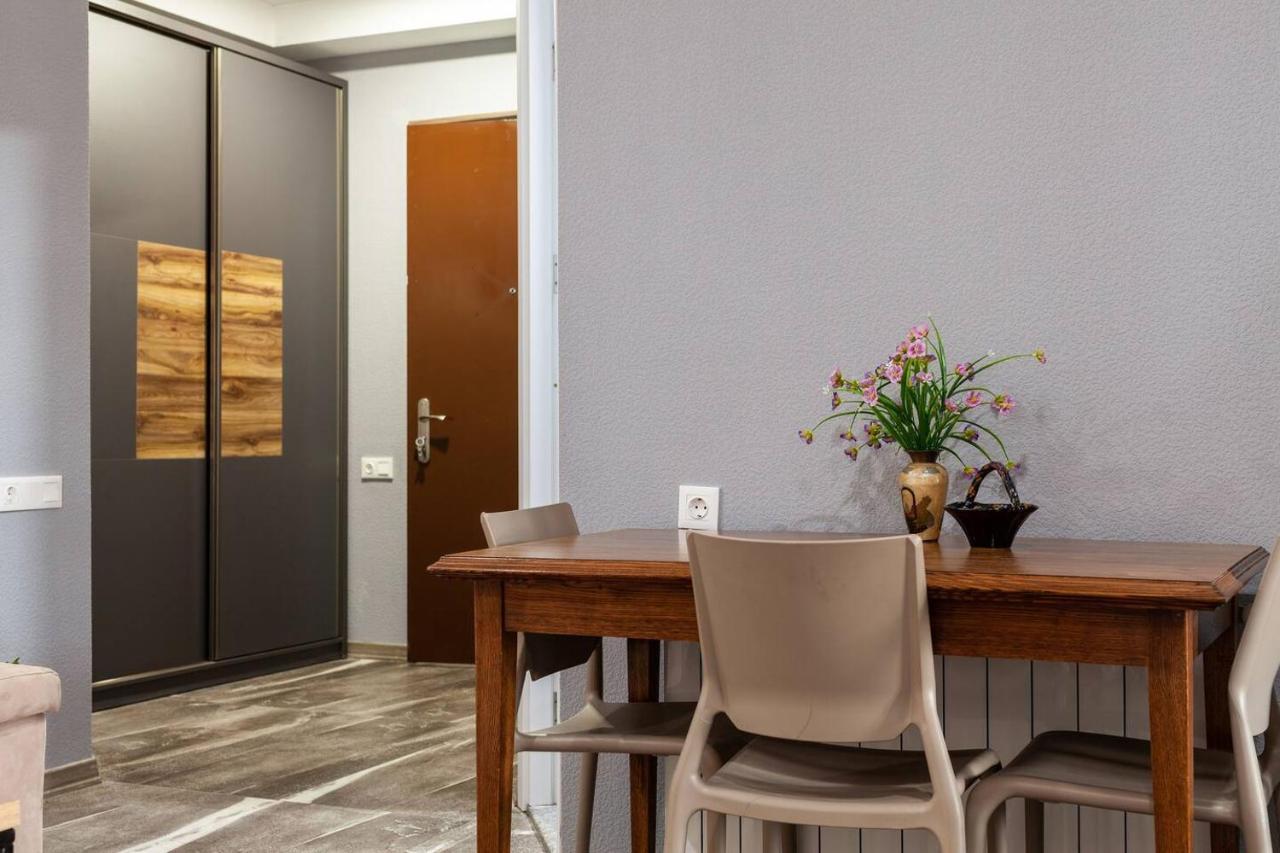 Veli Group Apartment In Old City كوتايسي المظهر الخارجي الصورة