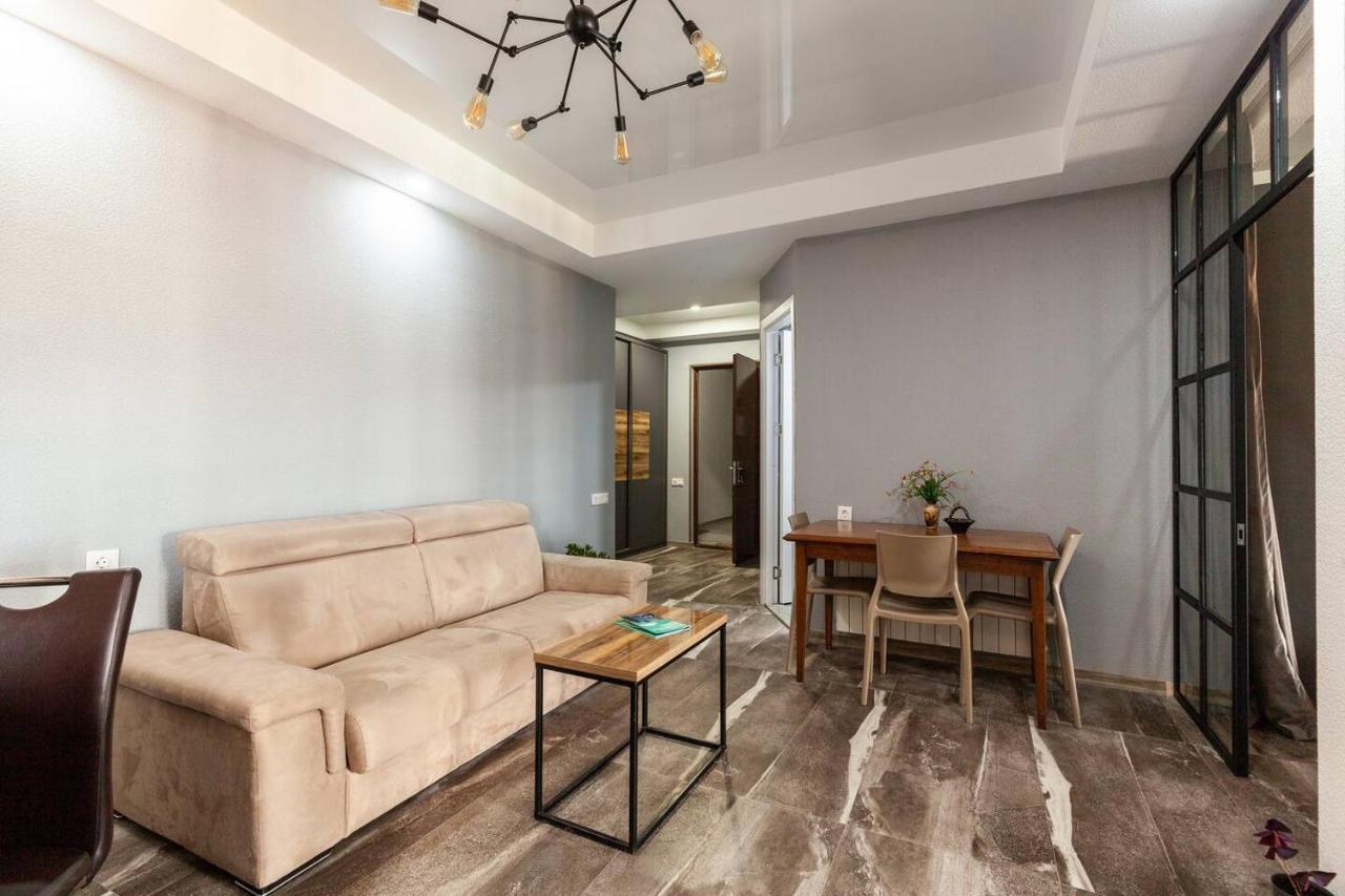 Veli Group Apartment In Old City كوتايسي المظهر الخارجي الصورة