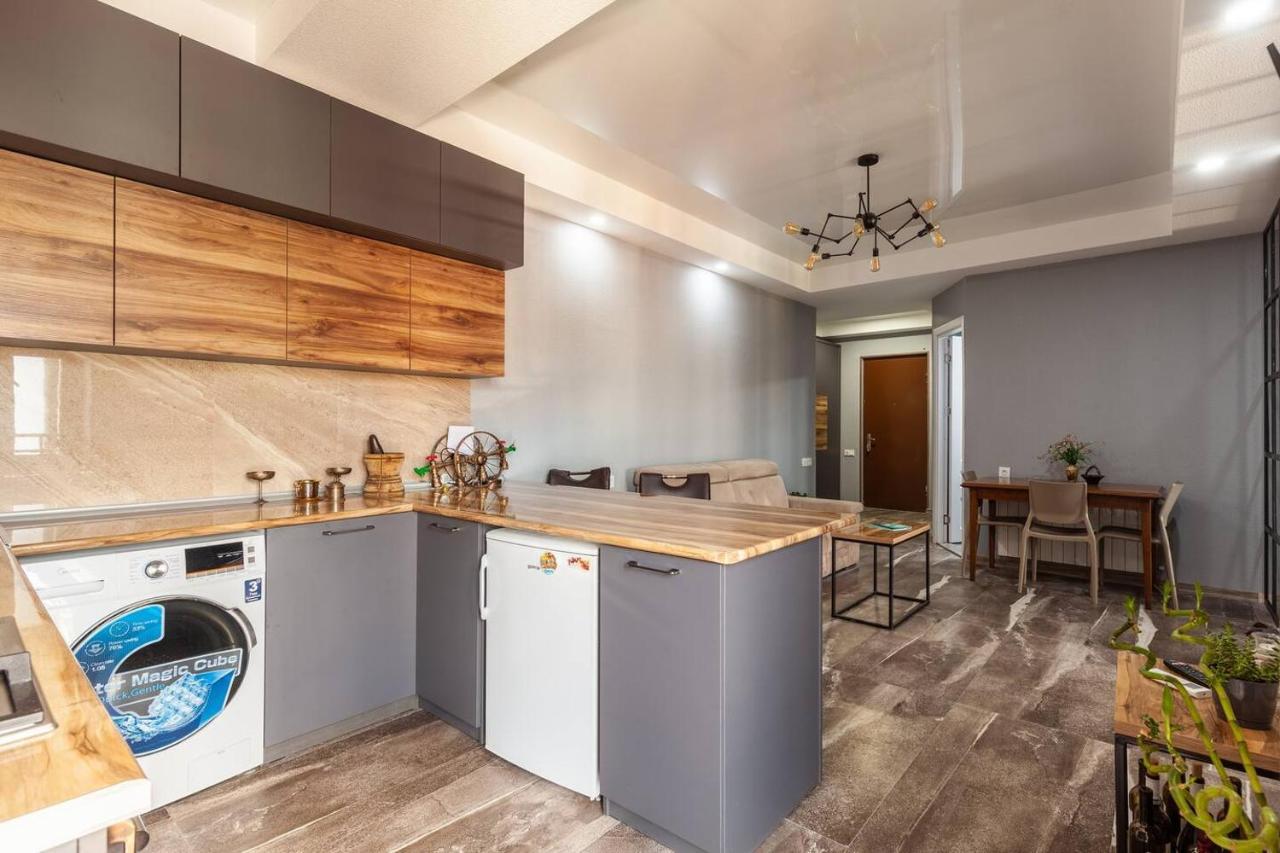 Veli Group Apartment In Old City كوتايسي المظهر الخارجي الصورة